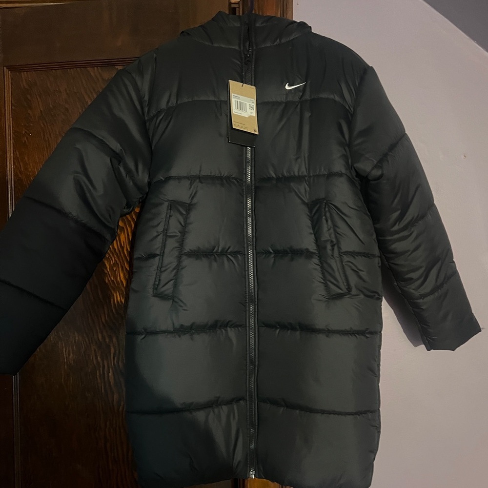 New w Tags Nike Women's Sportswear Classic Puffer Therma-FIT Loose Parka